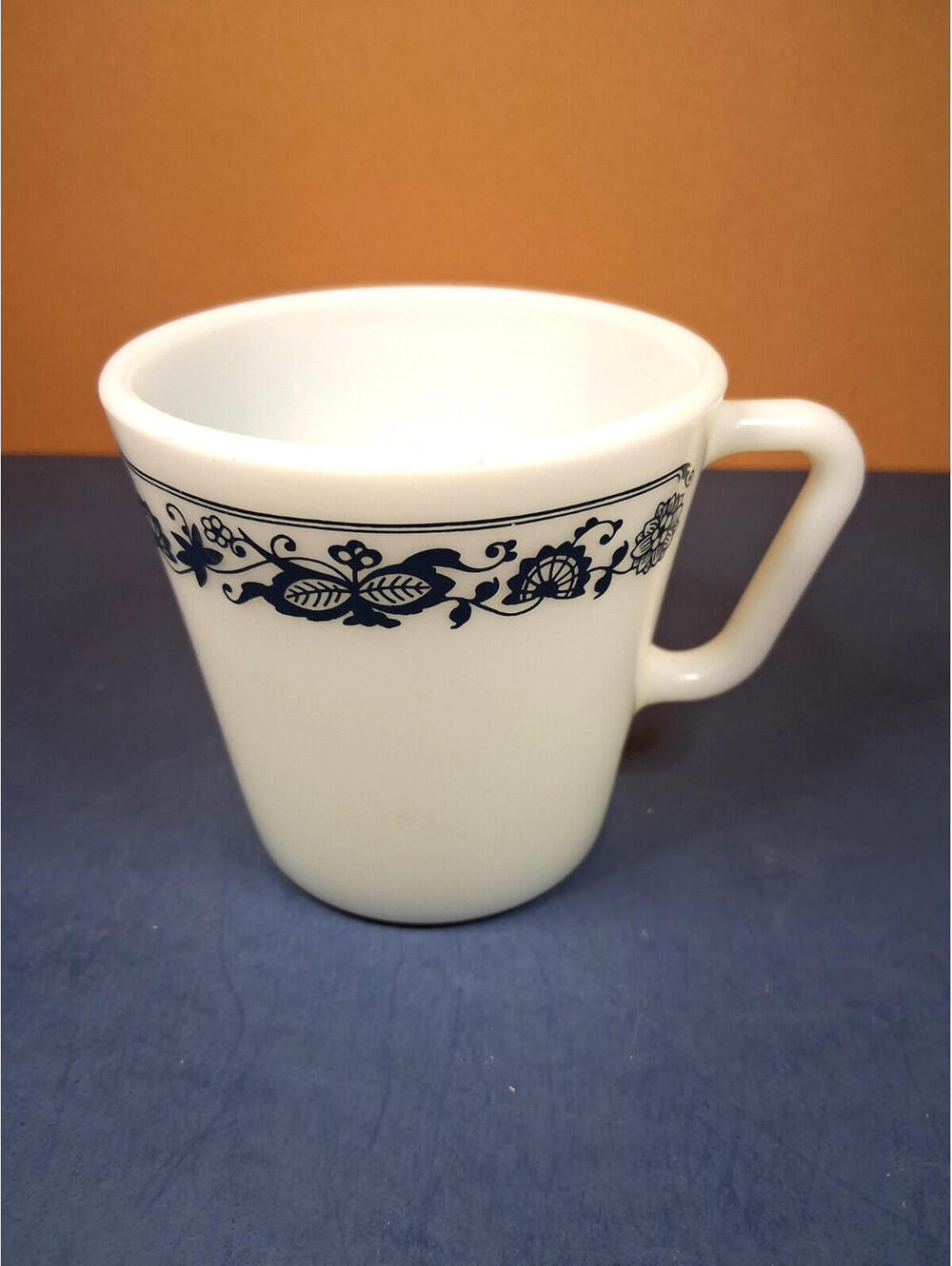 Pyrex 1410 White Milk Glass Old Town Blue Pattern Coffee Tea/Cup Mug Vintage
